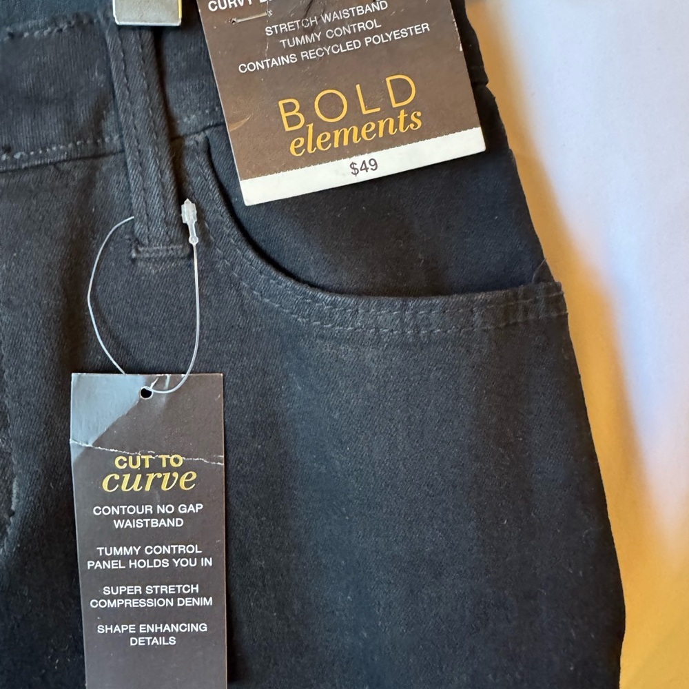 BOLD Elements Black Curvy Bermuda Shorts NWT Size 4 NWT - Picture 4 of 6